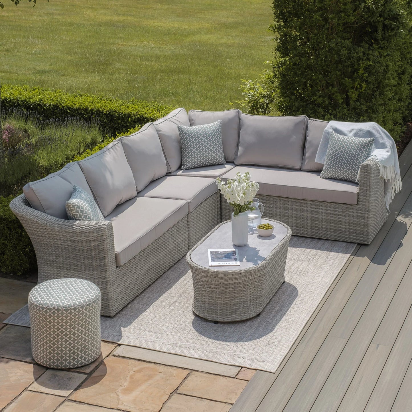 A Oxford Grand ensemble canapé d'angle en rotin avec fauteuil – Ceramic Glass