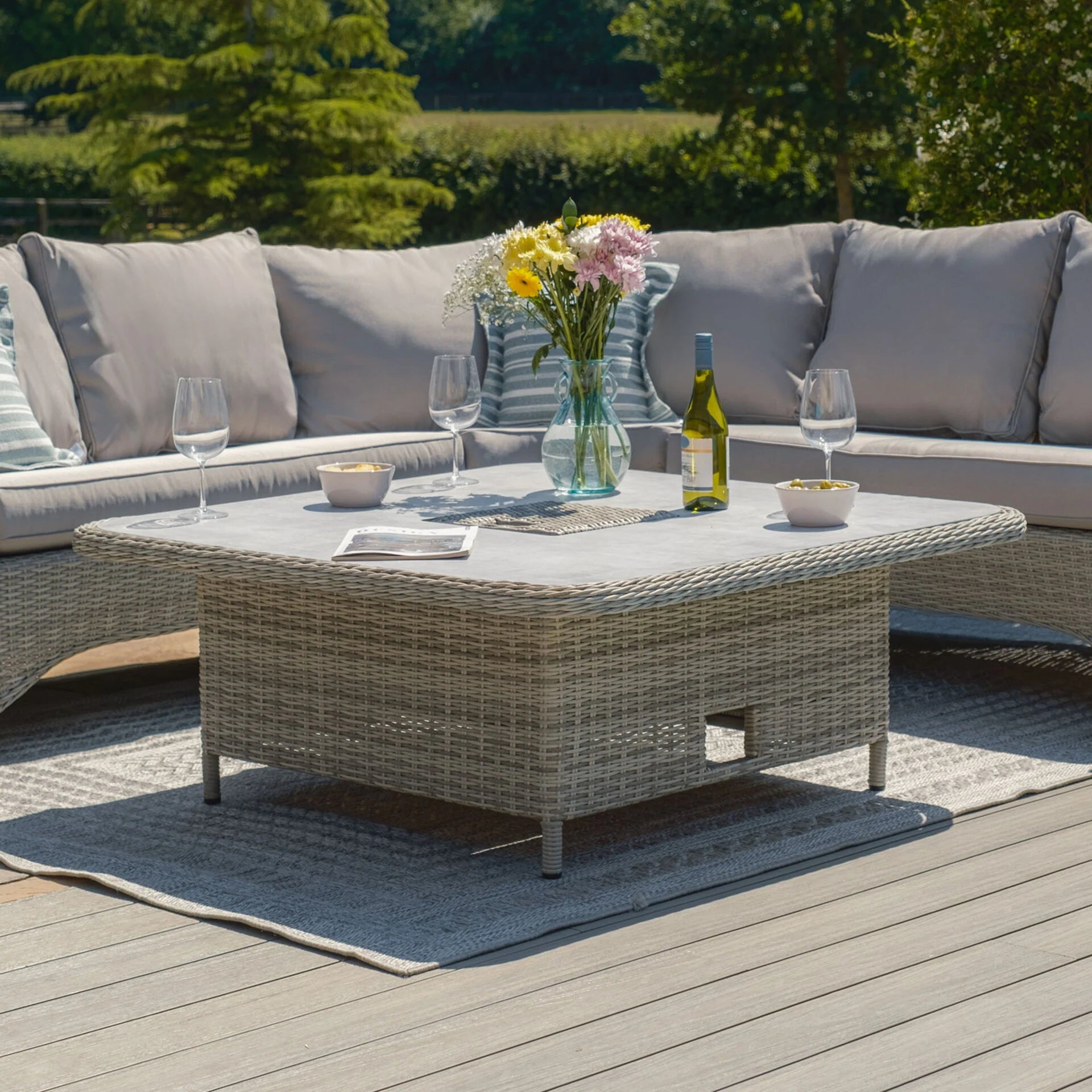A Oxford Ensemble de canapés en rotin royal en forme de U avec table relevable – Ceramic Glass